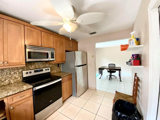7922 SW 5th Street, North Lauderdale, FL 33068