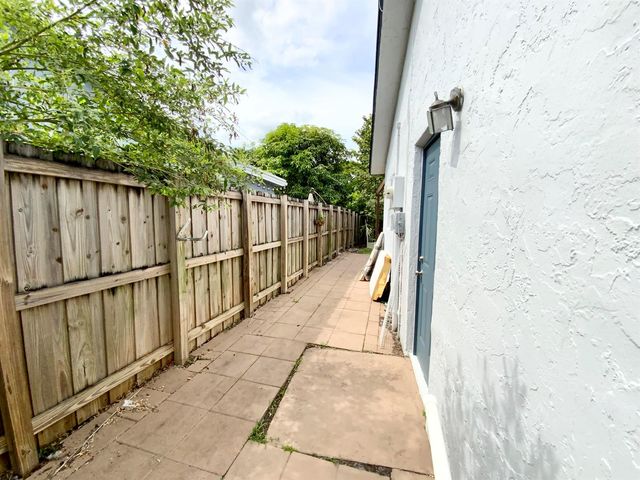7922 SW 5th Street, North Lauderdale, FL 33068