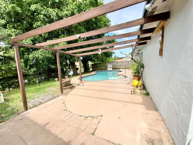 7922 SW 5th Street, North Lauderdale, FL 33068