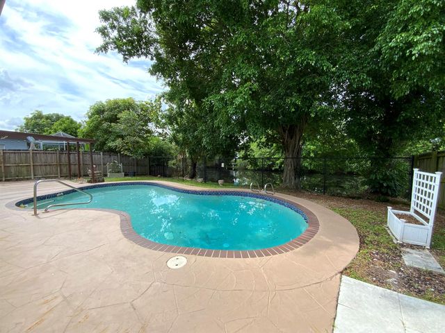 7922 SW 5th Street, North Lauderdale, FL 33068