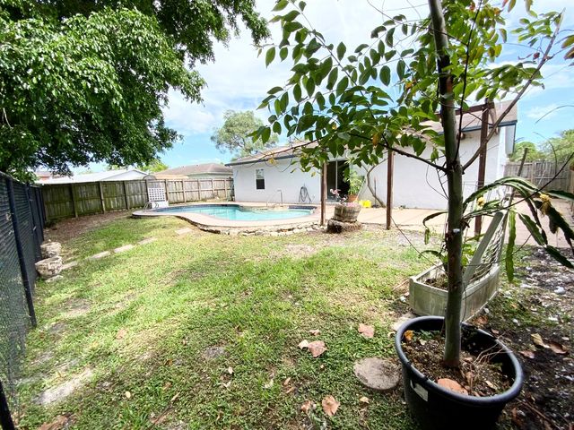 7922 SW 5th Street, North Lauderdale, FL 33068