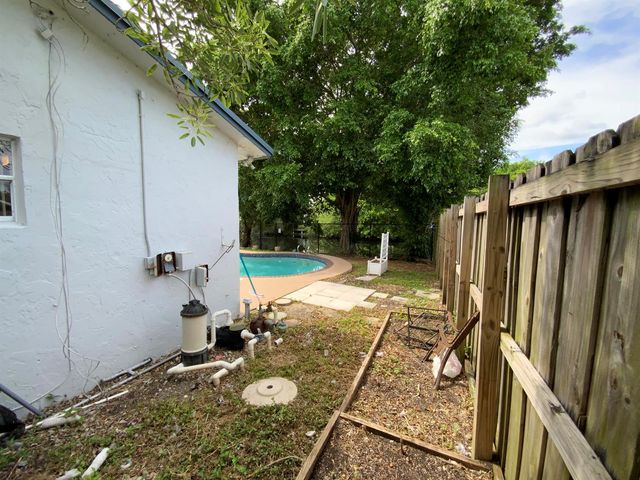 7922 SW 5th Street, North Lauderdale, FL 33068