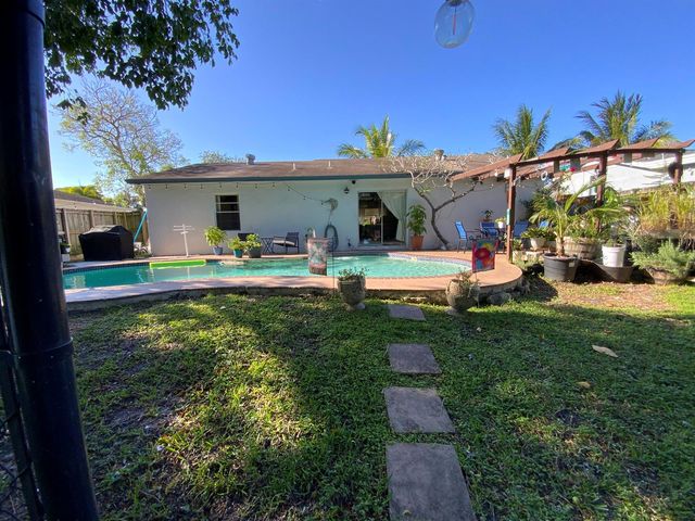 7922 SW 5th Street, North Lauderdale, FL 33068