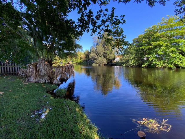 7922 SW 5th Street, North Lauderdale, FL 33068