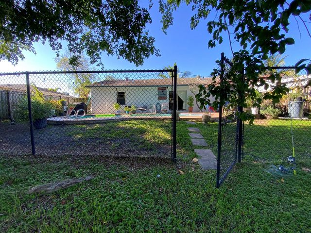 7922 SW 5th Street, North Lauderdale, FL 33068