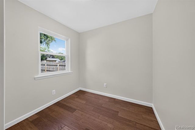 26725 Palmer Blvd, Madison Heights, MI 48071