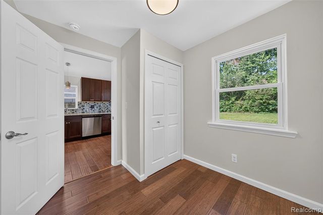 26725 Palmer Blvd, Madison Heights, MI 48071