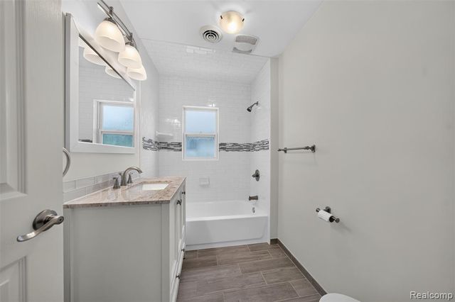 26725 Palmer Blvd, Madison Heights, MI 48071