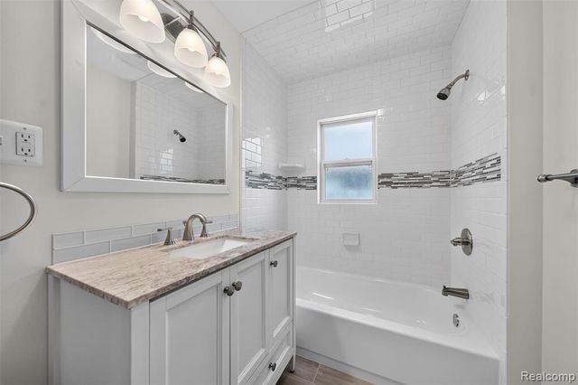 26725 Palmer Blvd, Madison Heights, MI 48071