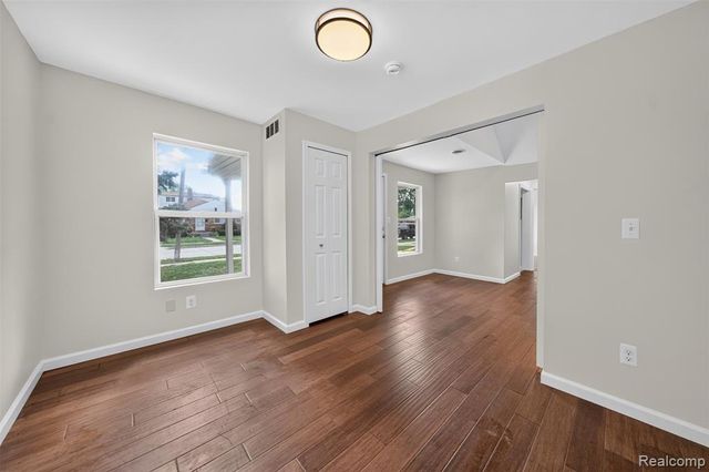 26725 Palmer Blvd, Madison Heights, MI 48071