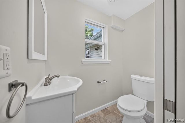 26725 Palmer Blvd, Madison Heights, MI 48071