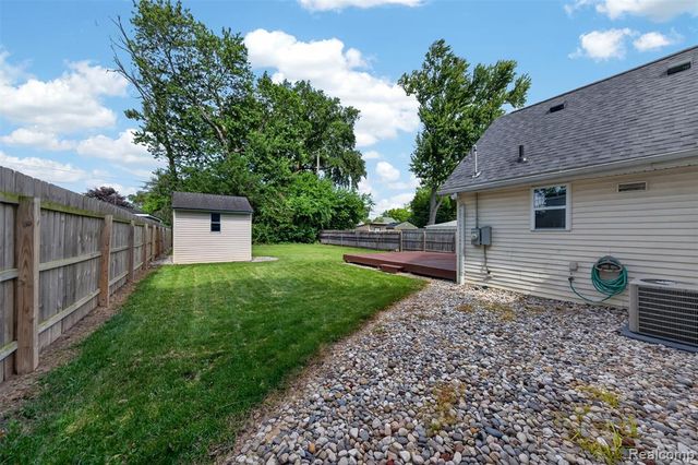 26725 Palmer Blvd, Madison Heights, MI 48071
