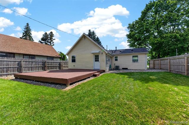 26725 Palmer Blvd, Madison Heights, MI 48071