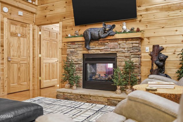 1956 Pittman Center Road, Sevierville, TN 37876