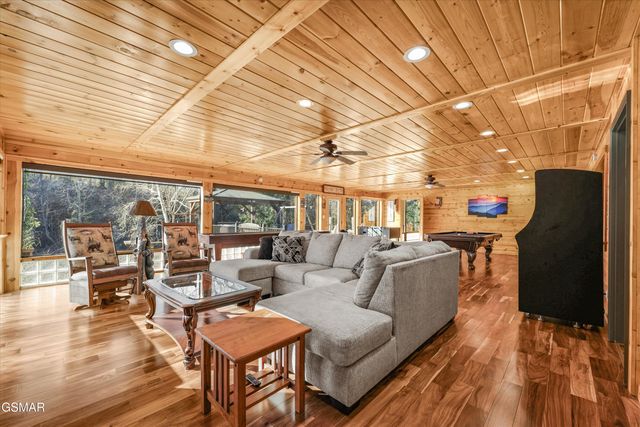 1956 Pittman Center Road, Sevierville, TN 37876