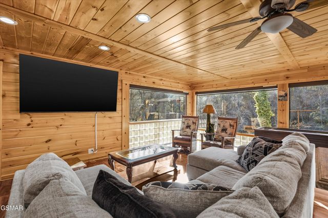 1956 Pittman Center Road, Sevierville, TN 37876