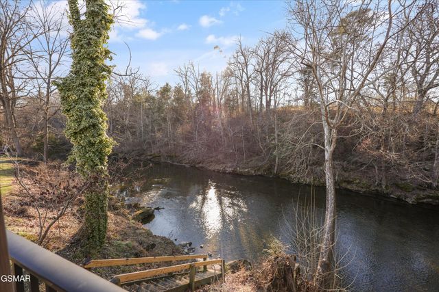 1956 Pittman Center Road, Sevierville, TN 37876