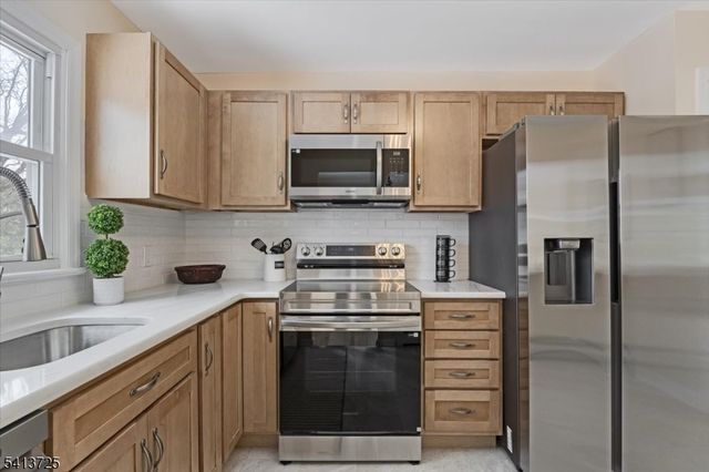 603 Bensel Dr, Mount Arlington Boro, NJ 07850