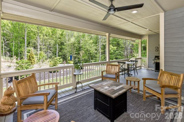 157 Copper Valley Lane, Hendersonville, NC 28739
