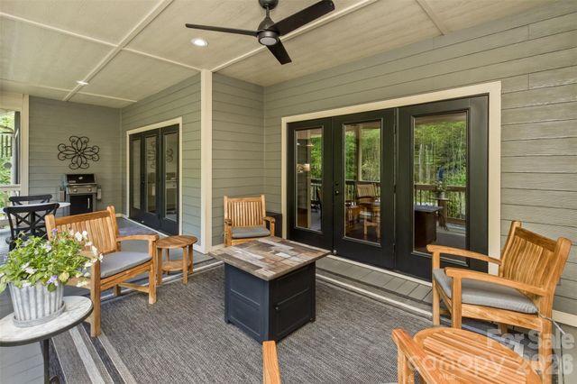 157 Copper Valley Lane, Hendersonville, NC 28739