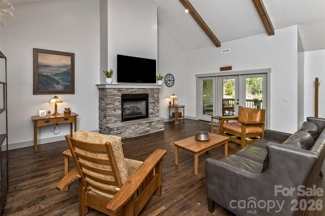 157 Copper Valley Lane, Hendersonville, NC 28739
