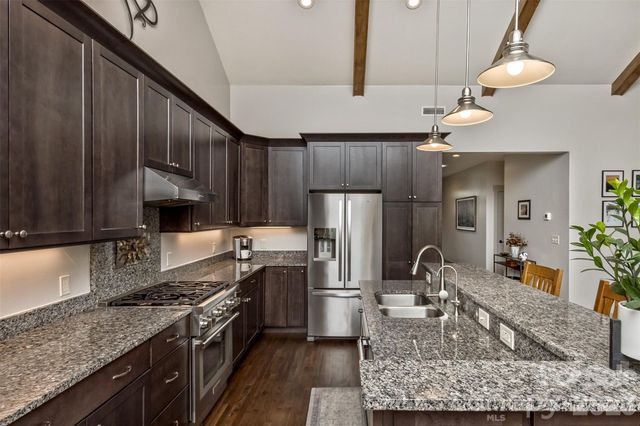 157 Copper Valley Lane, Hendersonville, NC 28739