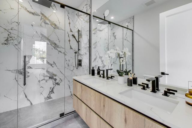 2456 W Cortez Street 3E, Chicago, IL 60622