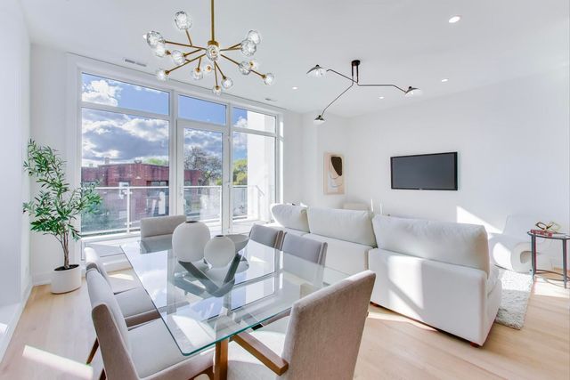 2456 W Cortez Street 3E, Chicago, IL 60622