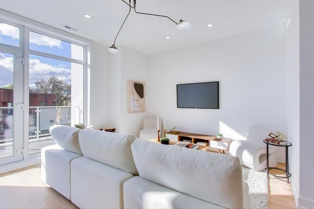 2456 W Cortez Street 3E, Chicago, IL 60622