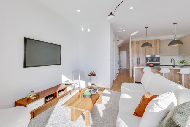 2456 W Cortez Street 3E, Chicago, IL 60622