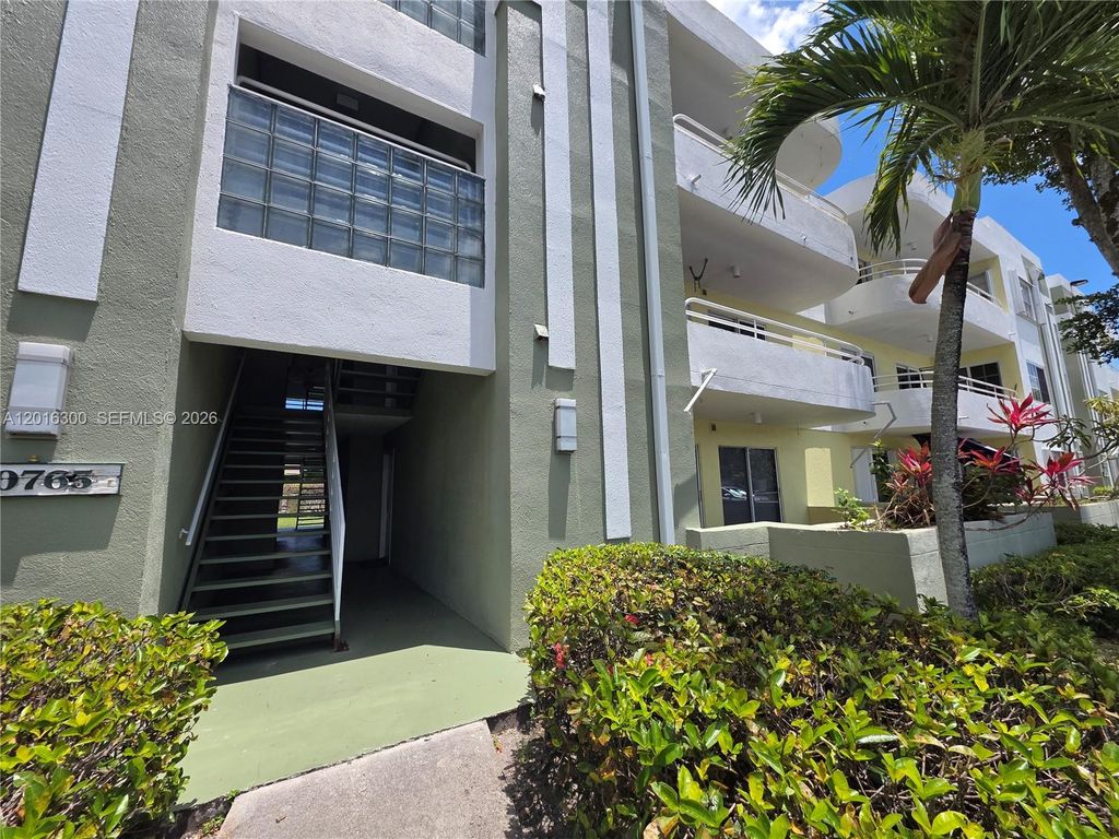 10765 SW 108th Ave 104, Miami, FL 33176