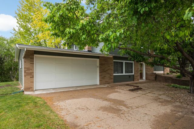 3141 Hillsboro Avenue N, New Hope, MN 55427