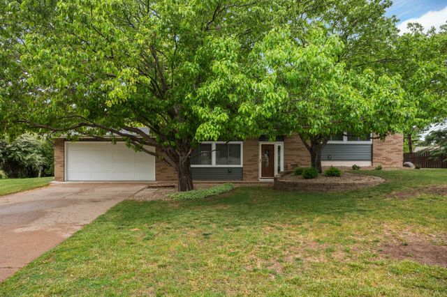 3141 Hillsboro Avenue N, New Hope, MN 55427