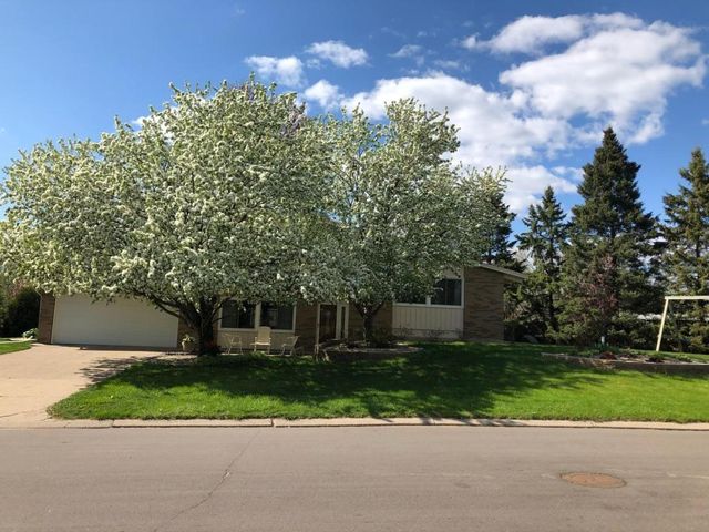 3141 Hillsboro Avenue N, New Hope, MN 55427