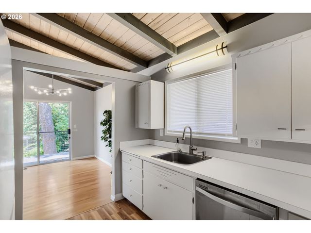 6425 Sw RADCLIFFE St, Portland, OR 97219