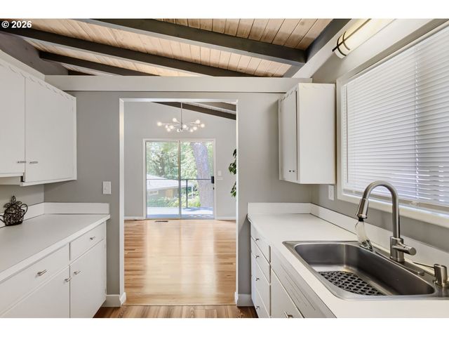 6425 Sw RADCLIFFE St, Portland, OR 97219
