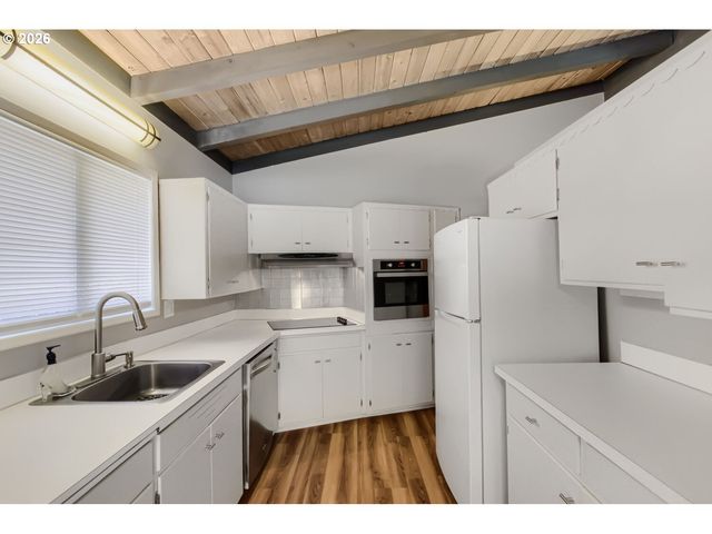 6425 Sw RADCLIFFE St, Portland, OR 97219