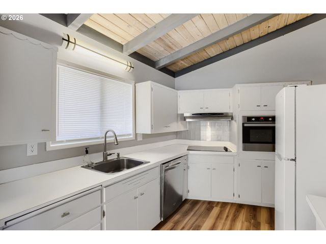 6425 Sw RADCLIFFE St, Portland, OR 97219