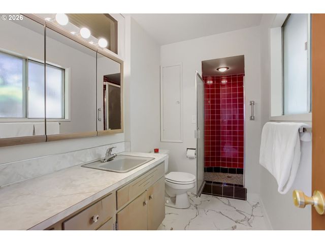 6425 Sw RADCLIFFE St, Portland, OR 97219