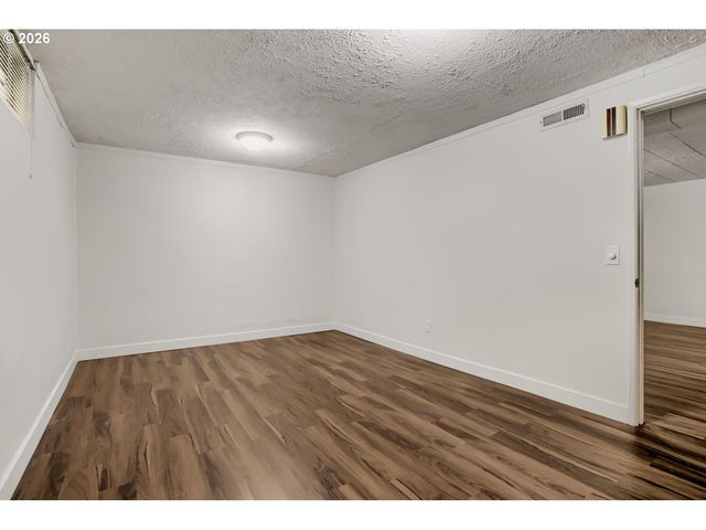 6425 Sw RADCLIFFE St, Portland, OR 97219