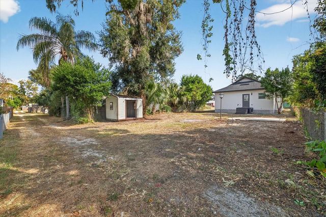 1305 N BURTON STREET, Plant City, FL 33563