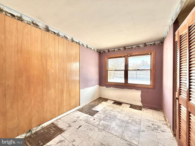 6 HOLLY DR, West Berlin, NJ 08091