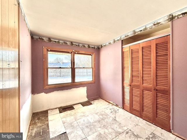 6 HOLLY DR, West Berlin, NJ 08091