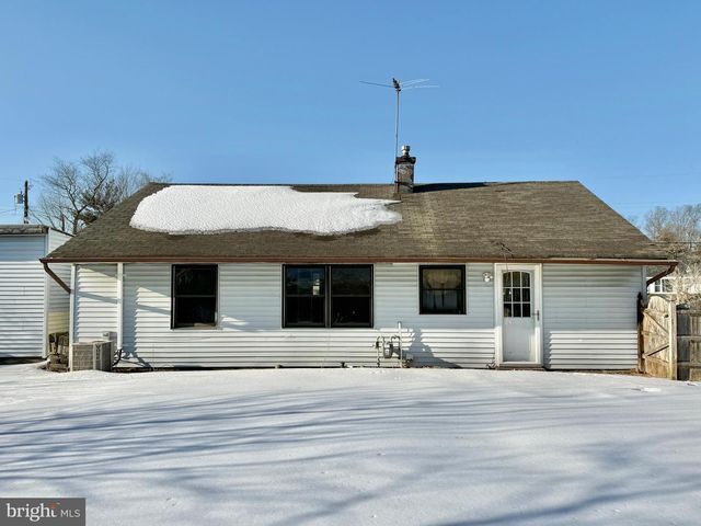 6 HOLLY DR, West Berlin, NJ 08091