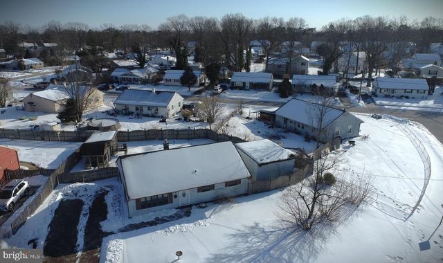 6 HOLLY DR, West Berlin, NJ 08091