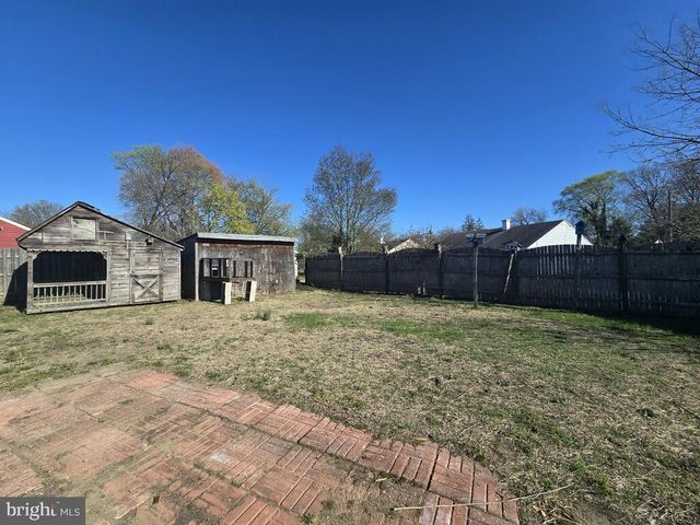 6 HOLLY DR, West Berlin, NJ 08091