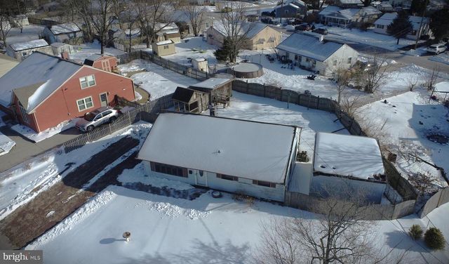 6 HOLLY DR, West Berlin, NJ 08091