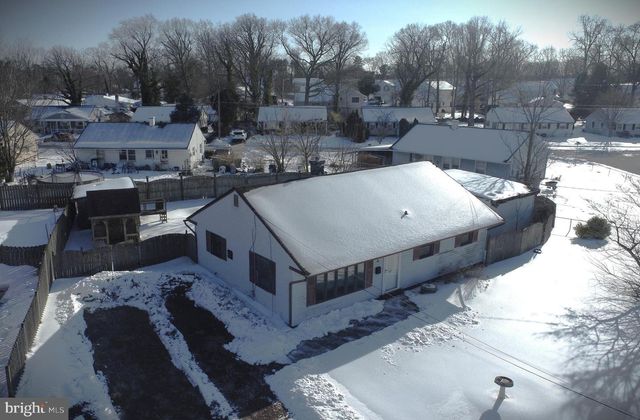 6 HOLLY DR, West Berlin, NJ 08091