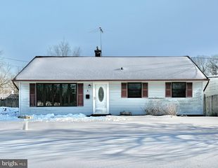 6 HOLLY DR, West Berlin, NJ 08091