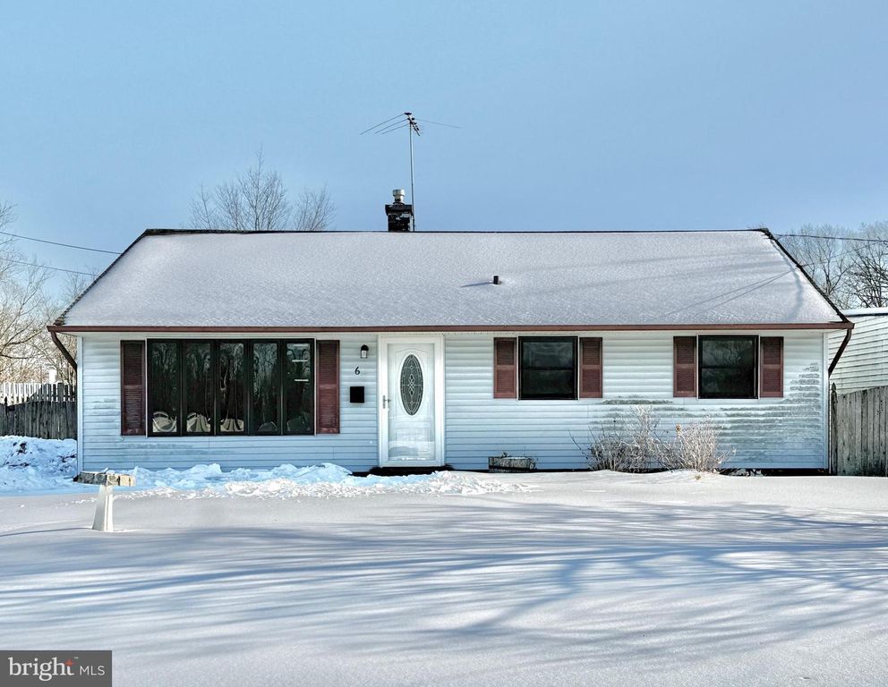 6 HOLLY DR, West Berlin, NJ 08091